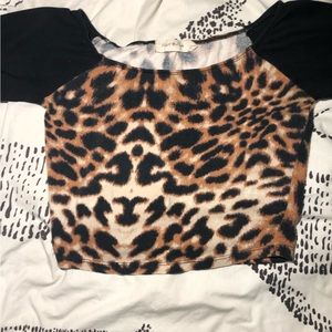 HEART&HIPS | Long Sleeves | Crop Top | Animal Print | S